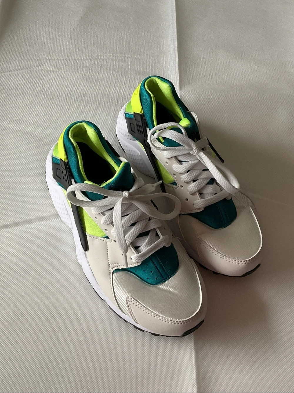 Nike Hurache Sneakers off white with Teal & Neon & Black Accents